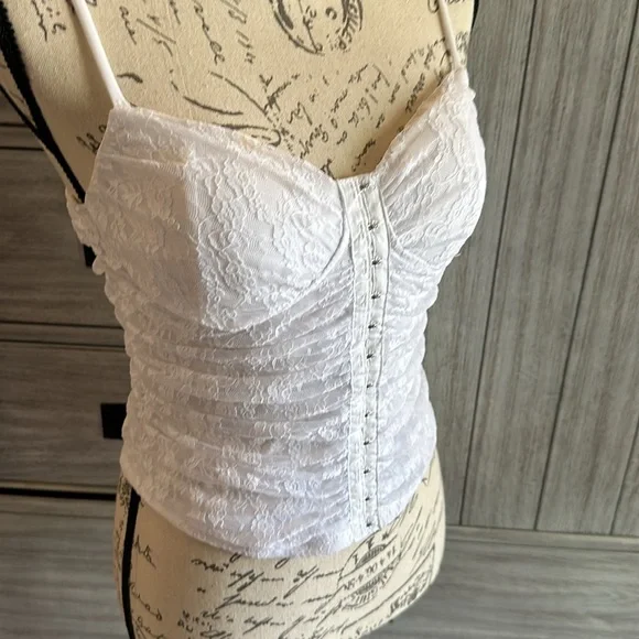 Moa Moa White Camisole Top with Delicate Lace - Picture 2 of 10